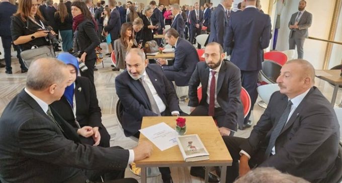 Erdoğan, Aliyev ve Paşinyan, Prag’da görüştü