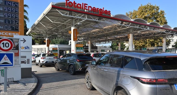 Fransa’da akaryakıt krizi ikinci haftasında: Her üç istasyondan birinde benzin yok