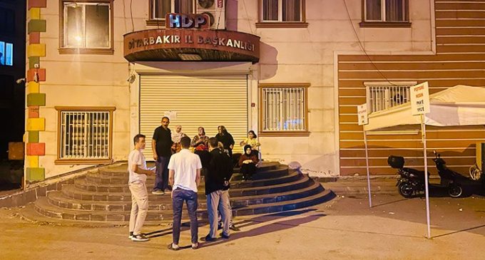 HDP Diyarbakır il binası “kaçak kat” gerekçesiyle mühürlendi