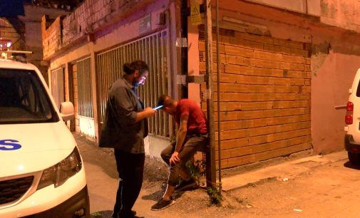 Bursa’da mahalleli hırsızlık şüphelisini direğe bağladı
