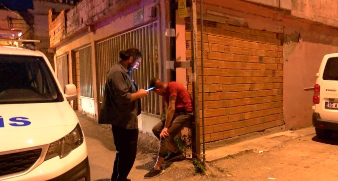 Bursa’da mahalleli hırsızlık şüphelisini direğe bağladı