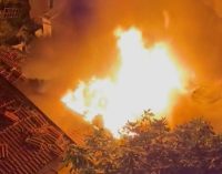 Kadıköy’de üç metruk gecekonduda yangın çıktı: Bir kişi hastaneye kaldırıldı