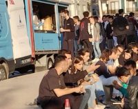 İzmir Büyükşehir Belediyesi’nden “yemek dağıtımı” açıklaması: Araçlarımız kampüse alınmadı
