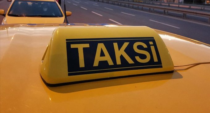 Vatandaşa bıçak çeken taksici gözaltına alındı, aracı trafikten men edildi
