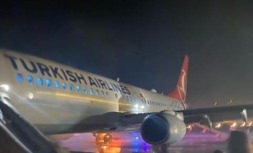 Hatay-İstanbul seferi yapan THY uçağının lastiği patladı: Pist uçuş trafiğine kapatıldı