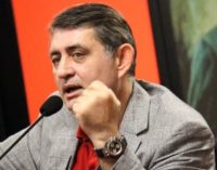 Korkusuz gazetesi yazarı Zileli, uçağın kapısında gözaltına alındı