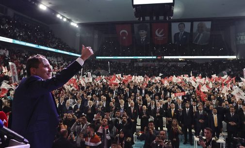 Fatih Erbakan, tekrar Yeniden Refah Partisi Genel Başkanı seçildi
