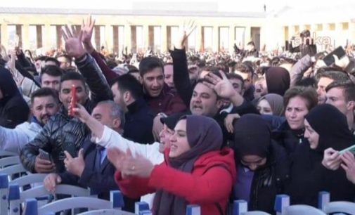 Anıtkabir’deki törende yine slogan: Her yer Tayyip, her yer Erdoğan!