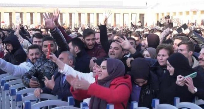 Anıtkabir’deki törende yine slogan: Her yer Tayyip, her yer Erdoğan!