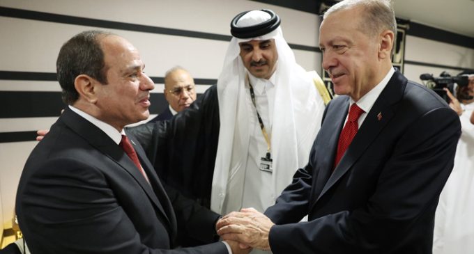 Mısır: Erdoğan ve Sisi’nin el sıkışması ilişkileri geliştirmenin başlangıcı olacak