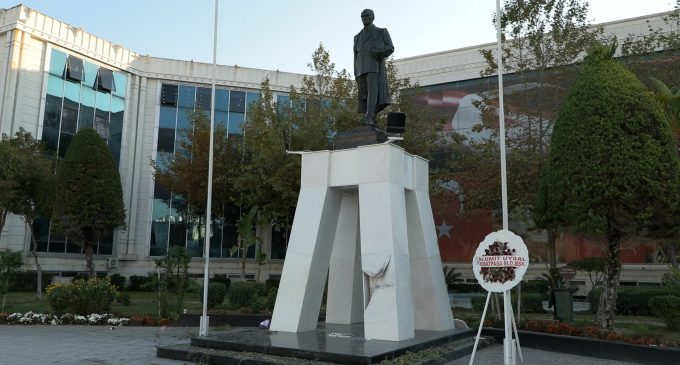 Atatürk Anıtı’na balyozla saldıran kişi tutuklandı