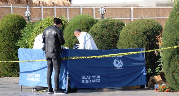 Antalya’da bir kişi bankta ölü bulundu