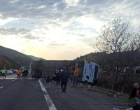 Bolu otoyolunda yolcu otobüsü devrildi: Üç ölü, 16 yaralı