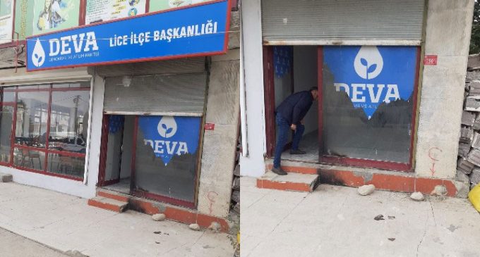 Diyarbakır’da DEVA Partisi binasına molotoflu saldırı