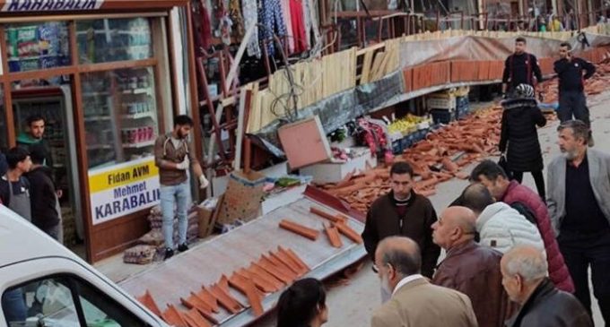 Elazığ Kapalı Çarşı’daki restorasyonda çatı çöktü: Beş yaralı