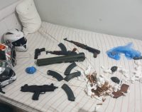 İstanbul’da bir evden cephane çıktı: Lav silahı, kalaşnikof, suikast silahları ve el bombası!