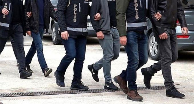 İzmir’de HDP’ye operasyon: MYK üyesi de dahil yedi partili gözaltına alındı
