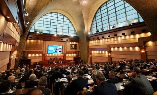 İBB Meclisi’nde “küfür” tartışması: AKP grubu özür diledi