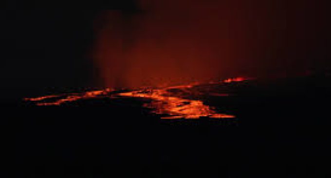 Dünyanın en büyük aktif yanardağında 38 yıl sonra patlama meydana geldi