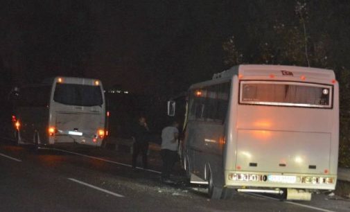 İzmir’de otobüs ve minibüs çarpıştı: 17 işçi yaralı