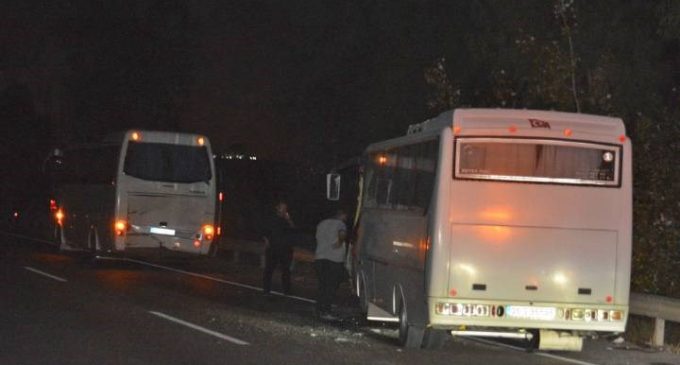 İzmir’de otobüs ve minibüs çarpıştı: 17 işçi yaralı