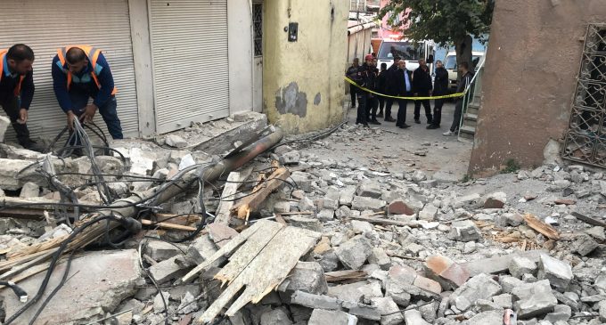 İzmir depreminde son durumu Bakan Koca açıkladı: Panik sebebiyle 64 kişi etkilendi
