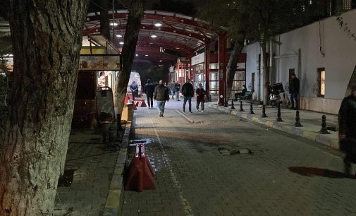 İzmir’de silahlı saldırı: Aracına binerken kurşun yağmuruna tutuldu