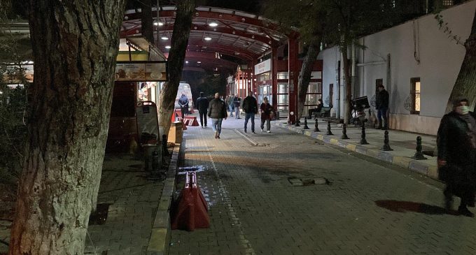 İzmir’de silahlı saldırı: Aracına binerken kurşun yağmuruna tutuldu