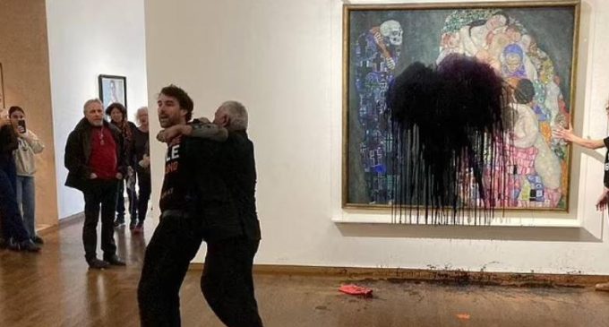 “Petrol ve gaz sondajını” protesto eden aktivistlerin yeni hedefi: Gustav Klimt