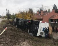 Diyarbakır’da yolcu otobüsü devrildi: Üçü ağır 35 yaralı