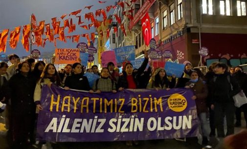 Taksim’deki 25 Kasım eylemine polis şiddeti: Gözaltılar var!