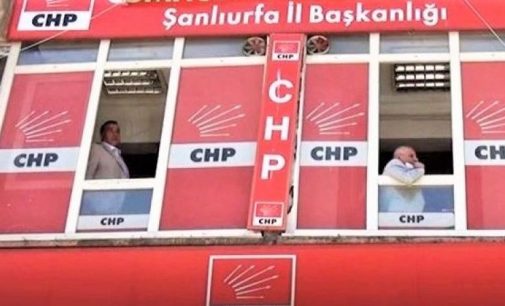 CHP Urfa’da “görevden alınan” başkanlar masalarını bırakmadı: İki ilçede dört CHP bürosu oldu