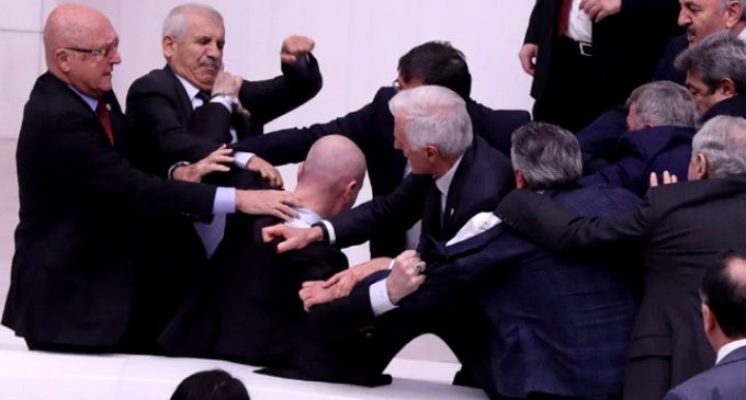 Meclis’te İYİ Partili Örs’e saldırmıştı: AKP’li Işık’a geçici çıkarma cezası