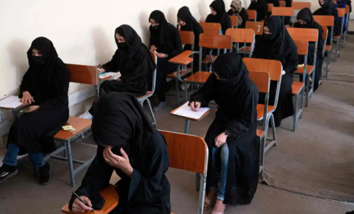 Afganistan’da kadınlara üniversite yasağı getirildi!