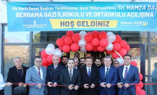 Kamu kurumu açılışına siyasi parti pankartı: AKP Genel Başkan Yardımcısı için “Hoş geldiniz” pankartı astılar