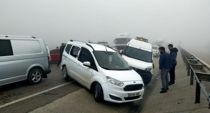 Bursa’da 22 aracın karıştığı “sis” kazası: Altı yaralı