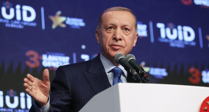 Ekonomist Timothy Ash’ten dikkat çeken anket: Erdoğan’ın hangi aile üyesi halefi olabilir?