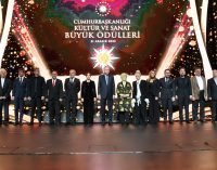 Saraydan ödüllerini aldılar: Ajda Pekkan, Yılmaz Erdoğan, Tan Sağtürk, Hayrettin Karaman, Ayla Algan…