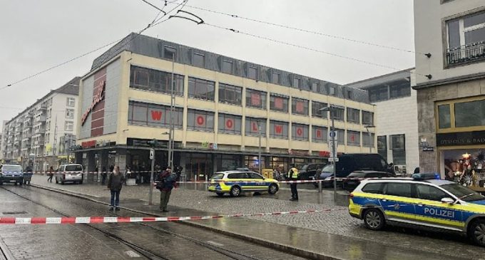 Almanya’da bir AVM’de rehine paniği: Bir kişi çevreye ateş açtı