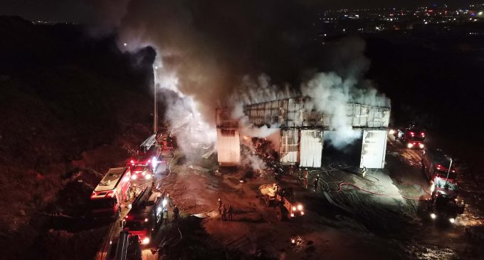 Tuzla’da korkutan yangın: Üç saatte kontrol altına alındı