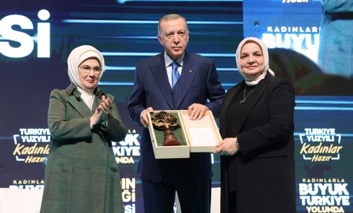 Erdoğan tarikattaki çocuk istismarı için “münferit”, LGBT içinse “kitabımızda yok” dedi