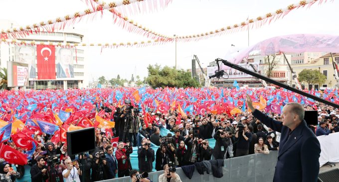 Erdoğan son kez oy istedi: “Kutlu bayrağı gençlerimize teslim edeceğiz…”