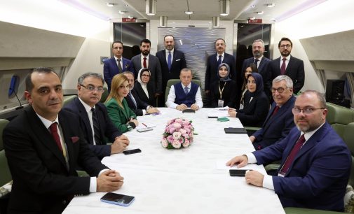 Nevşin Mengü: Uçakta Erdoğan’a İmamoğlu kararı sorulmuş, sonra gazetecilerden soru-yanıtın çıkarılması istenmiş