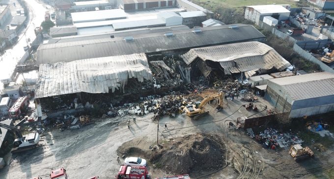 Eyüp’teki fabrika yangını: Yangında bir işçi kaybolmuştu, 24 saat sonra cesedine ulaşıldı