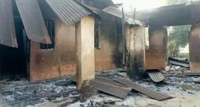 Nijerya’da silahlı saldırılar: 37 kişi yaşamını yitirdi, 100’ün üzerinde ev kül oldu