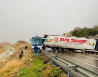 Antalya’da yolcu otobüsü, TIR’a arkadan çarptı: Dokuz yaralı