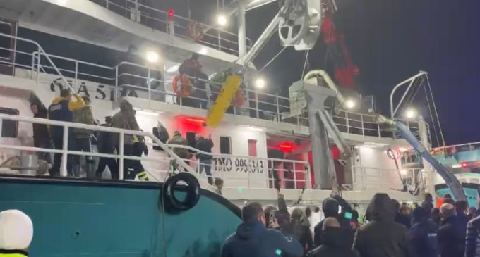 Karadeniz’de kuru yük gemisinde yangın: Üçü ağır 16 yaralı, kaptan kayıp
