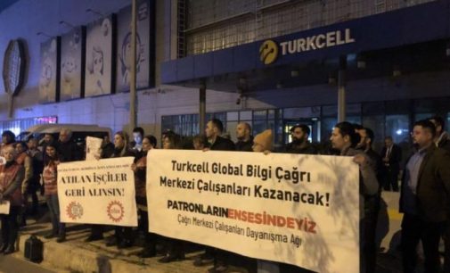 Çağrı merkezi çalışanları Turkcell Global önünde eylem yaptı