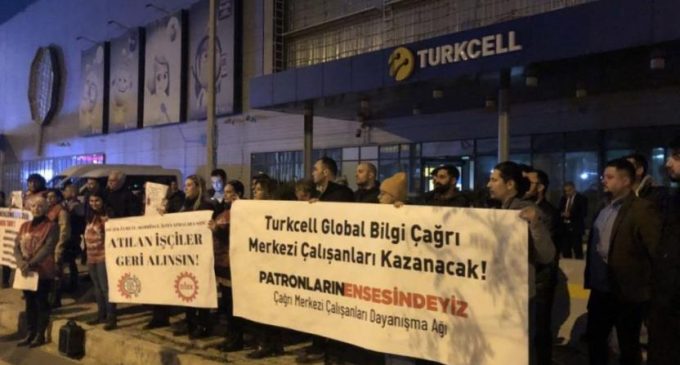 Çağrı merkezi çalışanları Turkcell Global önünde eylem yaptı