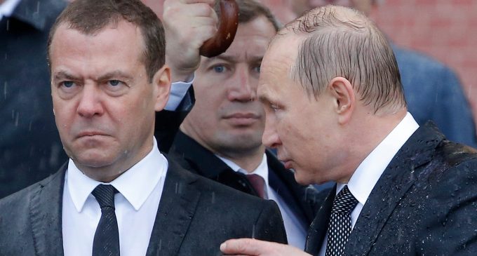 Medvedev: ABD’den bıkan ülkeler, NATO’ya karşı yeni bir askeri ittifak kurabilir